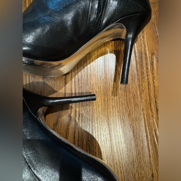NEW MICHAEL KORS BRENA black leather peep toe boots (size 6.5) - Picture 8 of 8
